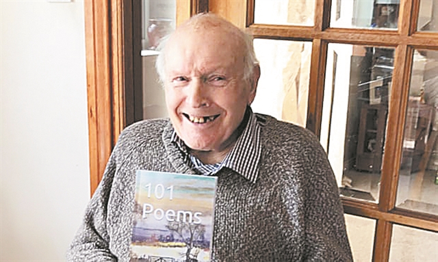 Πώς τα ποιήματα ενός άγνωστου 92χρονου Σκωτσέζου έγιναν ξαφνικά μπεστ σέλερ