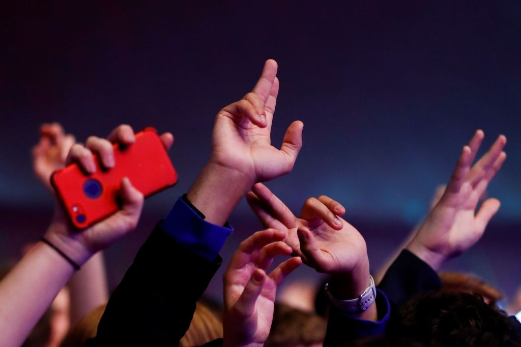 Βρετανία: Φεστιβάλ «για επιστημονικούς λόγους» με τη συμμετοχή 5.000 ανθρώπων