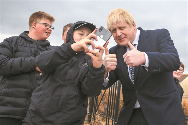 Τα σκάνδαλα πνίγουν τον Μπόρις λίγο πριν από τη «σούπερ Πέμπτη»