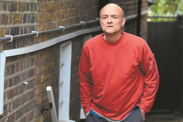 Να αποτελειώσει τον Τζόνσον θέλει ο Κάμινγκς