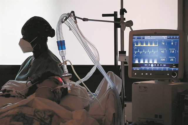 Η λοίμωξη Covid-19 «πληγώνει» την καρδιά