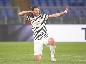 Νίκη γοήτρου η Ρόμα, αλλά ο Καβάνι το… καθάρισε