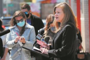 «Είμαι υποψήφια για να γίνω δήμαρχος, όχι απλά το Νο2»