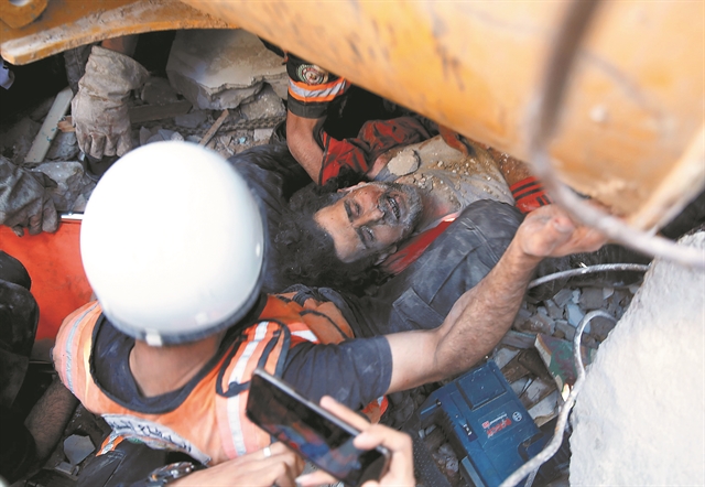 Η Γάζα ισοπεδώνεται, ο Μπάιντεν πιέζεται