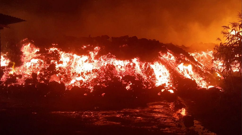 Στο έλεος της λάβας: Πανικός από την έκρηξη ηφαιστείου στο Κονγκό