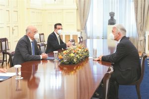 Παιχνίδια εντυπώσεων και με τον διάλογο