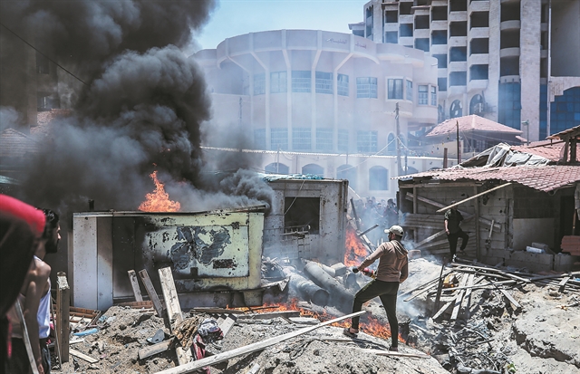 Θέατρο εκεχειρίας στη σκηνή ενός αέναου πολέμου
