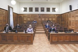 Ολα τα emails στο μικροσκόπιο