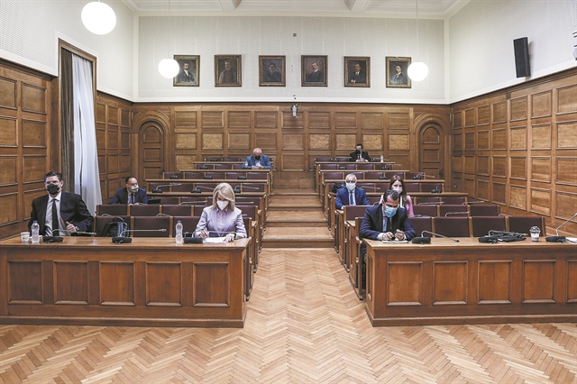 Ολα τα emails στο μικροσκόπιο