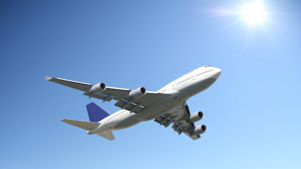 Θρίλερ στον αέρα για τους επιβάτες πτήσης Σαντορίνη – Βρυξέλλες – Αναγκαστική προσγείωση στο Βελιγράδι