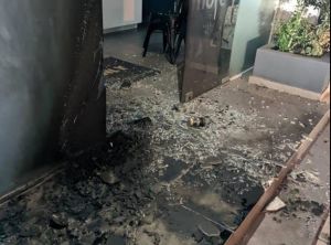 Η ανάρτηση της συζύγου του Χαρδαλιά για τις εμπρηστικές επιθέσεις στις επιχειρήσεις της