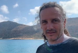 Χανιά: Αθλητής τριάθλου στηρίζει τα παιδιά με αναπηρία