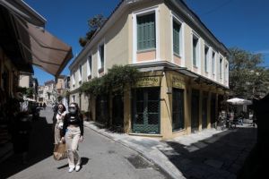 Τέλος οι περιορισμοί μετά από 6 μήνες lockdown – Φεύγουν τα SMS, ελεύθερες οι μετακινήσεις και τα ταξίδια