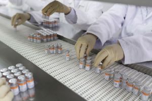 Πατέντες εμβολίων: Πόσοι μήνες θα απαιτούνταν για την παραγωγή στην Ελλάδα