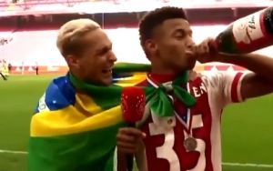 Τύφλα από τη σαμπάνια ο Νέρες μετά τη φιέστα για την κατάκτηση του πρωταθλήματος