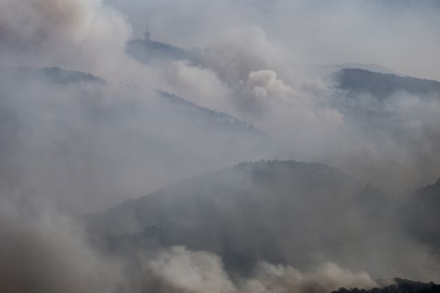 Φωτιά στην Κορινθία: Εφιλατικές προβλέψεις – Αναμένεται περαιτέρω ενίσχυση των ανέμων