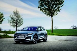 AUDI Q4 e-tron: ΜΕ NEEΣ ΜΠΑΤΑΡΙΕΣ