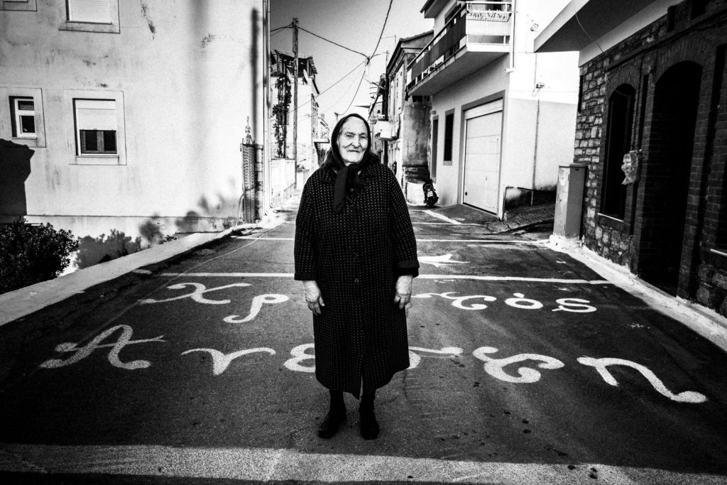 Ο Γιώργος Τατάκης απαθανατίζει συγκινητικά το Πάσχα σε όλη την Ελλάδα