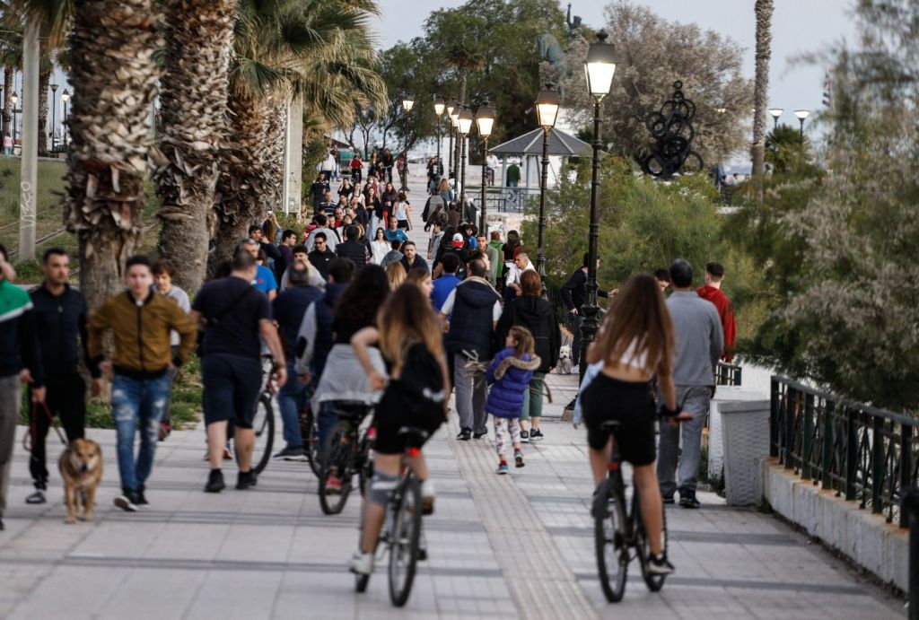 «Αθηναϊκή μετάλλαξη» – Γιατί ανησυχούν οι ειδικοί και χτυπά «καμπανάκι» ο Τσιόδρας