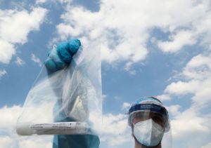 Υγειονομική βόμβα τα απόβλητα του κοροναϊού – Τι πρέπει να κάνουμε