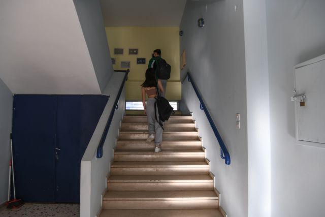 Συγκλονίζει πατέρας μαθήτριας για τον κατηγορούμενο δάσκαλο: «Έχασα τη γη κάτω από τα πόδια μου»