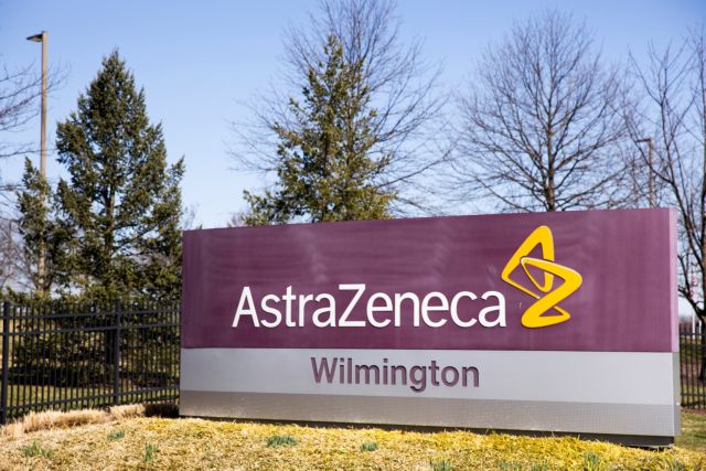 Εμβόλιο AstraZeneca: Η ΕΕ επιδιώκει δικαστική εντολή για την παράδοση των δόσεων