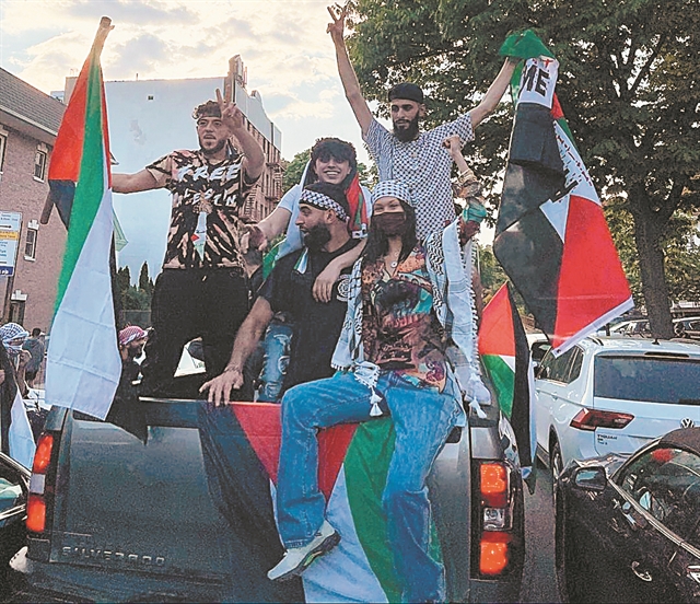 Οι Ισραηλινοί και οι Σαουδάραβες «κατέλαβαν» τη Βουλιαγμένη…