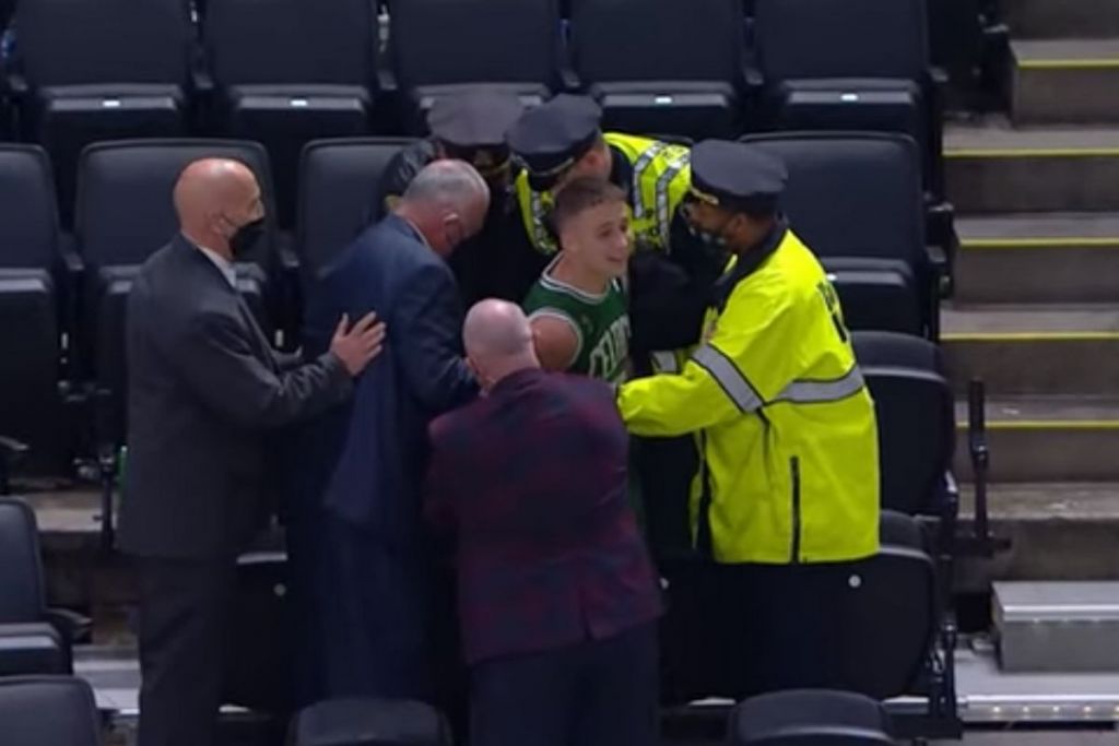 NBA: Οπαδός των Σέλτικς πέταξε μπουκάλι με νερό στον Ίρβινγκ