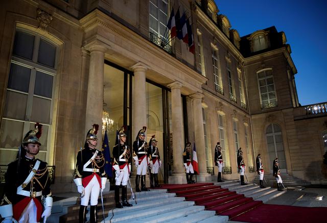 Νέο ακροδεξιό κείμενο βάζει φωτιά στη Γαλλία