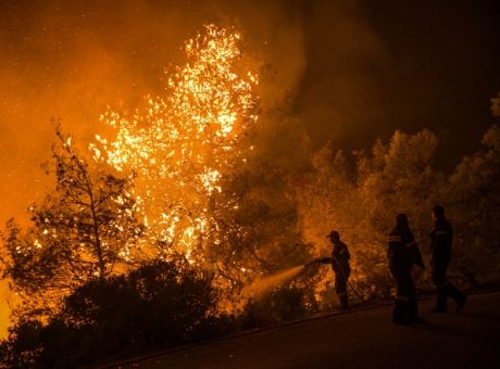 Φωτιά στην Κορινθία: Εκκενώνεται το Αλεποχώρι – Απειλούνται έξι οικισμοί | tanea.gr