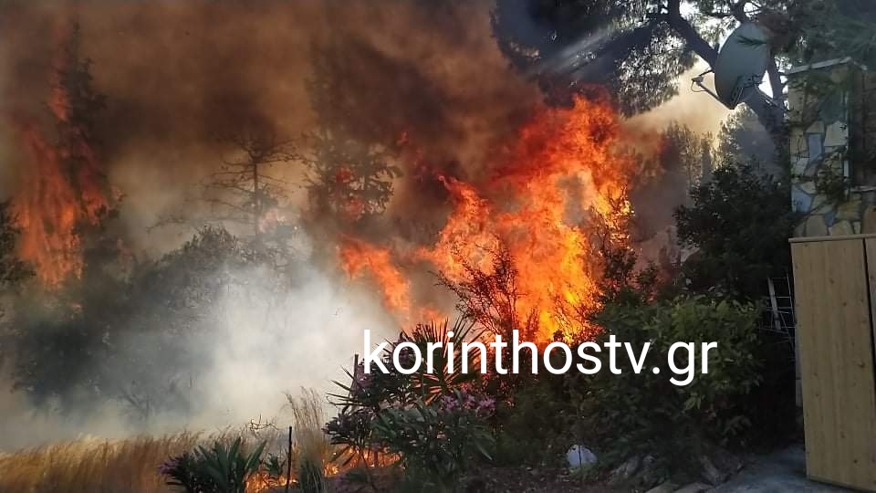 Επικίνδυνη η φωτιά στα Ίσθμια Κορινθίας – Εκκενώθηκε οικισμός