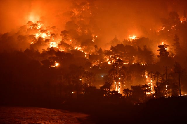 Φωτιά στην Κορινθία: Μάχη με τις φλόγες και τα μποφόρ – Εκκενώθηκαν οικισμοί και μονές