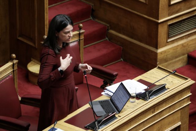 Το Δημόσιο θα αναλαμβάνει τις αγωγές κατά εκπαιδευτικών για τα self test