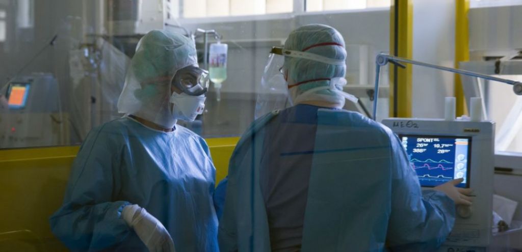 Κοροναϊός: 2.433 νέα κρούσματα και 50 θάνατοι – Στους 556 οι διασωληνωμένοι