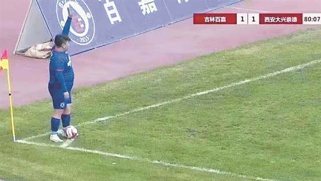 Εγκώμια για Μαρτίνς από Βαλμπουενά και Ποντένσε