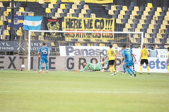 Ο παλιός οδήγησε τους νέους