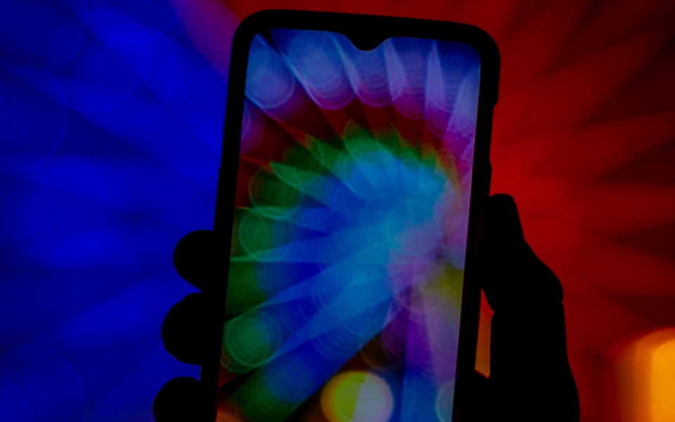 Τα smartphones με τα πιο fun χρώματα για να «απογειώσεις» τη διάθεσή σου!