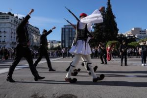 Συγκίνηση στο Σύνταγμα: Οι εκδηλώσεις μνήμης για τη Γενοκτονία των Ποντίων