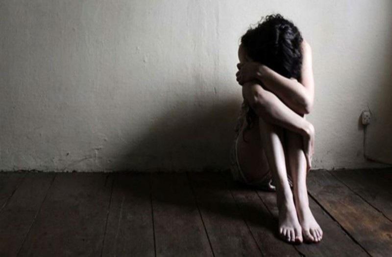 Kαταγγελία – σοκ: Καθηγητής θώπευσε μαθήτρια ανάμεσα στα πόδια