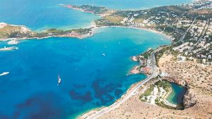 Δωμάτια με θέα στη θάλασσα, οβελίας και… φράουλες