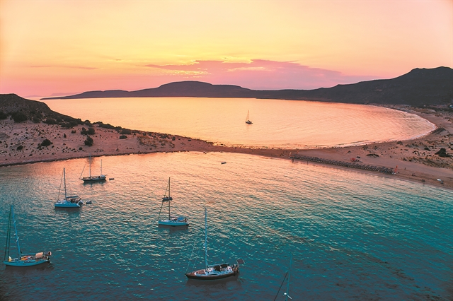 Ελαφόνησος, Μύκονος και το κινηματογραφικό ηλιοβασίλεμα…