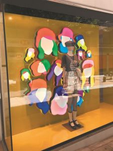 Προσπάθειες για καθαριότητα, shopping τουριστών και η έκθεση Takis