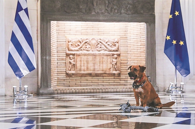 Τρία άρθρα στο επίκεντρο τής αντιπαράθεσης