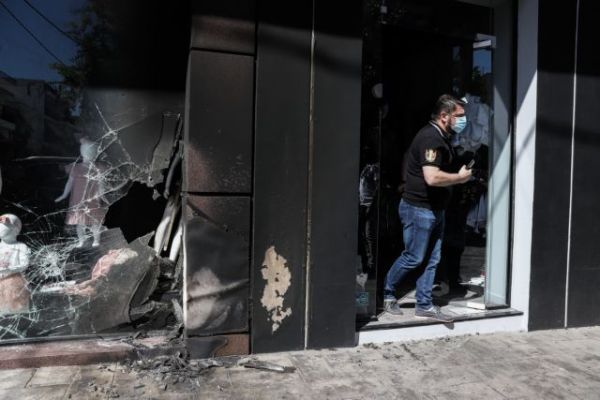 ΣΥΡΙΖΑ: Καταδικάζει την επίθεση στα καταστήματα της συζύγου του Χαρδαλιά