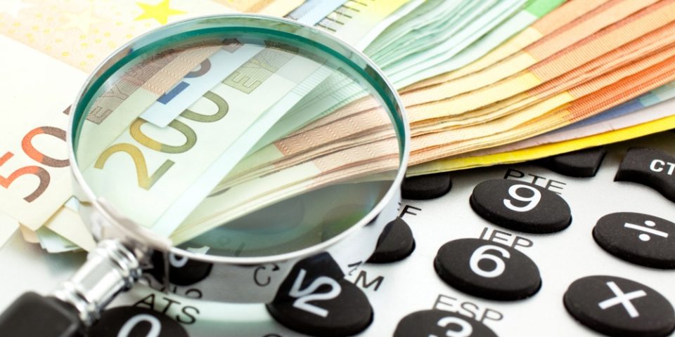 Επιστρεπτέα προκαταβολή: Ποιοι κινδυνεύουν να μπουν στην «δαγκάνα» της εφορίας