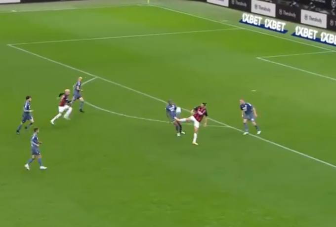 Απίθανη πάσα – τακουνάκι του Ζλάταν με γυρισμένη την πλάτη