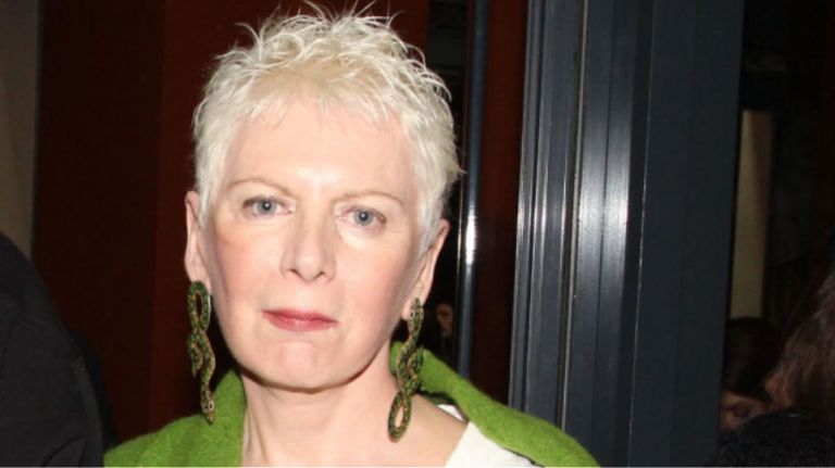 Έλενα Ακρίτα: Τα Ελληνικά Hoaxes την «αδειάζουν» για τις θεωρίες συνωμοσίας για το εμβόλιο του Μπακογιάννη