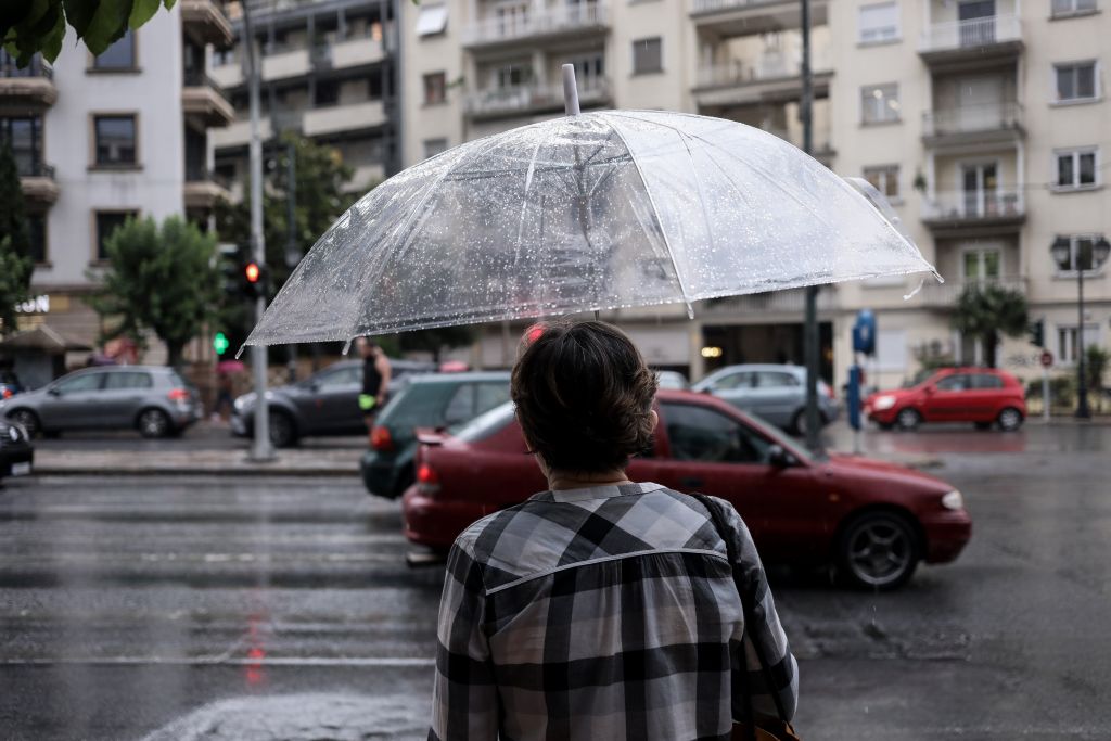 Καιρός: Αισθητή πτώση της θερμοκρασίας και βροχές – Δείτε πού