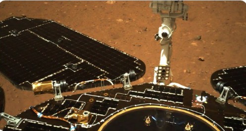 Το κινεζικό ρόβερ κινήθηκε για πρώτη φορά πάνω στην επιφάνειά του Άρη