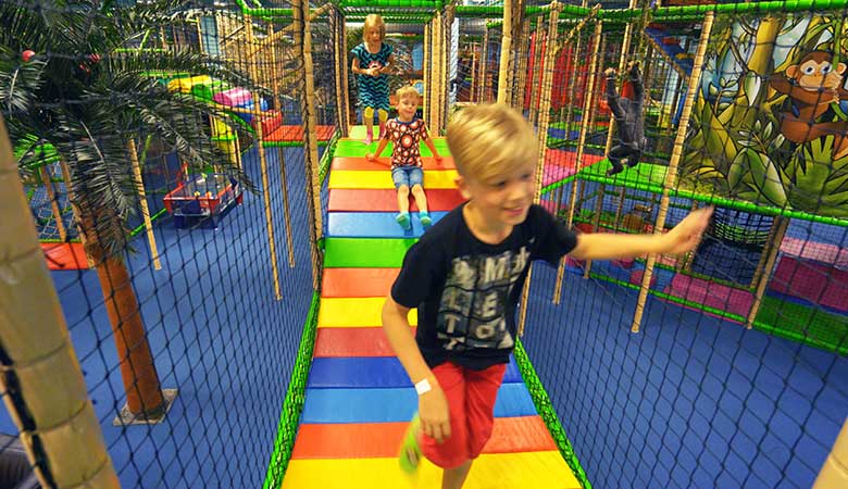 Ανοίγουν το Σάββατο κλειστοί κινηματογράφοι, λούνα παρκ, παιδότοποι, υπηρεσίες μασάζ